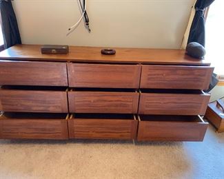 MCM  TEAK 9 DRAWER DRESSER (VINDE MOBLERFABRIK),