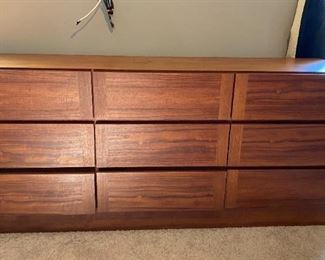 MCM  TEAK 9 DRAWER DRESSER (VINDE MOBLERFABRIK),