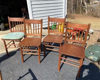 4 WOODEN CHAIRS