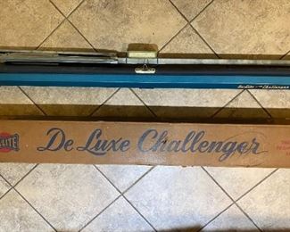 DA-LITE Projector Screen w/Box (40 x 40),