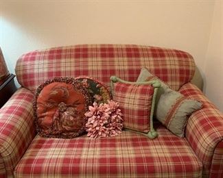 plaid loveseat sleeper bed pulls out to twin                                         WILL PRE-SELL $350 text 817-617-9481