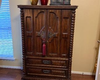 beautiful Mediterranean style chest with barley twist 
