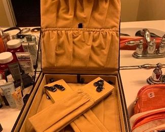 jewelry holder by Precious Pockets