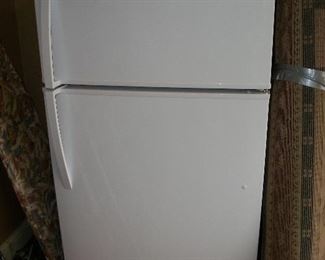 Kemore Fridge, still has the stickers, super clean