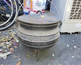 Cast iron Pottie Pot
