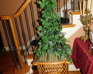 Topiary Of Eiffel Tower