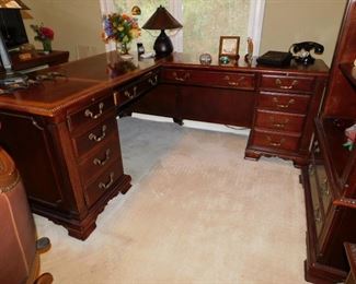 Executive Corner Mahogany Desl