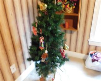 Holiday Tree With Ornaments