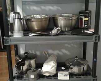 SMALL KITCHEN APPLIANCES, PRESSURE COOKERS AND STAINLESS STEEL MIXING BOWL SETS