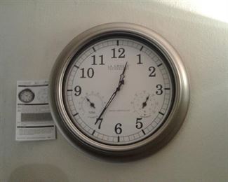 LA CROSSE DIGITAL CLOCK