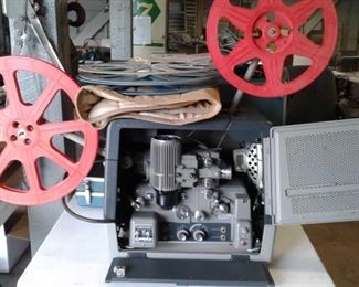 VINTAGE 1960 'S BELL AND HOWELL FILM SOUND PROJECTOR
