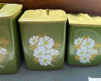 Vintage floral canister set, ❤️❤️❤️!