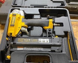DeWalt 2" 18 Ga Brad Nailer Model DWFP12231 