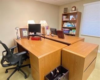 HON desk system. Modular and easy to disassemble. 