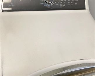 Whirlpool Cabrio Electric Dryer. Mint condition, 1 owner and in great condition. 