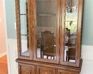 Thomasville Hutch Burled wood Veneer wood with lighting