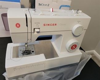 Singer sewing machine model 44S