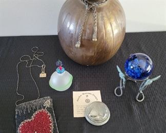 Mary Frances Beaded Bag, Meadow Mountain Paperweight