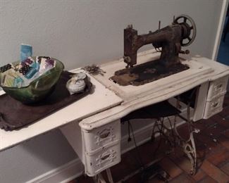 Vintage White sewing machine
