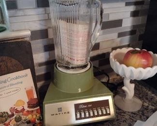 Fresh out of the box avocado blender never used.