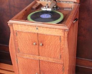 Quarter Sawn Oak Victrola 