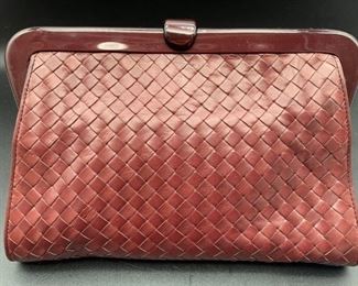BOTTEGA VENETA HANDBAG

BOTTEGA VENETA HANDBAG
-WOVEN RED LEATHER HANDBAG
-11" X 7.5"
-MADE IN ITALY
