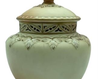 LOCKE & CO WORCESTER ARTICULATED LIDDED VESSEL 7"
LOCKE & CO. SHRUB HILL WORKS WORCESTER ARTICULATED POTPOURRI JAR LIDDED VESSEL
-VERY GOOD CONDITION
-DP22822
-7" X 5" DIAMETER APPROX
-VERY GOOD CONDITION
-DP22322