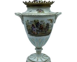 ANTIQUE MOUNTED PORCELAIN HANDLED VASE 22"
ANTIQUE MOUNTED PORCELAIN HANDLED VASE / LIDDED URN
-BLUE FLEUR DE LIS MAKERS MARK, POSSIBLE EARLY LIMOGES -22" X 10" X 8" APPROX
-VERY GOOD CONDITION
-PICK UP WILL BE OFFSITE