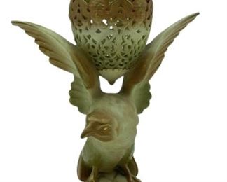 ANTIQUE GRAINGER POTPOURRI JAR ON BIRD BASE 9"
ANTIQUE 19TH CENTURY GRAINGER POTPOURRI JAR WITH MOLDED ANGEL DECORATION ON TOP OF MOLDED BIRD BASE
-9" X X6" X 4"
-VERY GOOD CONDITION
-DP22822
-19 C.
-SHAPE NO. 1 1
-VERY GOOD CONDITION
-DP22822