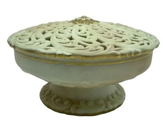 ANTIQUE GRAINGER WORCESTER POTPOURRI JAR W LID 7"
ANTIQUE GRAINGER WORCESTER RETICULATED POTPOURRI JAR W LID
-C. 1890'S
-3.5" X 7" DIAMETER APPROX
-VERY GOOD CONDITION
-DP22422