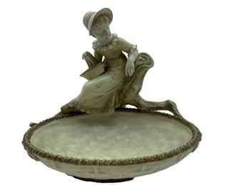 ANTIQUE ROYAL WORCESTER GIRL ON BRANCH COMPOTE 7"
ANTIQUE GIRL SITTING ON BRANCH WITH WOVEN BASKET IVORY COLORED COMPOTE BOWL | COLLECTIBLE PORCELAIN FIGURINES
-C. 1880'S
-7" X 6" X6" APPROX
-VERY GOOD CONDITION
-DP22322