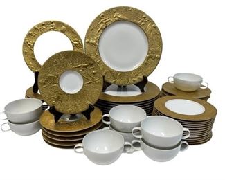 ROSENTHAL MAGIC FLUTE SARASTRO DINNER PLATE SET

ROSENTHAL MAGIC FLUTE SARASTRO SERVICE FOR 12
-MAGIC FLUTE SARASTO DINNER PLATE 11" - 12 PIECES
-MAGIC FLUTE SALAD PLATE 8.5" -13 PIECES
-MAGIC FLUTE BREAD AND BUTTER 7.5" DIAMETER -14 PIECES
-SOUP PLATE 7.25" DIAMETER -12 PIECES
-SOUP BOWLS 8" -13 PIECES
-VERY GOOD CONDITION THERE IS 1 DAMAGED SOUP CUP WEAR CONSISTENT WITH AGE AND USE