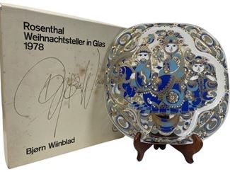ROSENTHAL WEINACHTSELLER IN GLAS 1978 PLATE
ROSENTHAL WEINACHTSTELLER IN GLAS 1978 LIMITED ADITION ROSENTHAL STUDIO LINE IN ORIGINAL BOX
-BLUE AND GOLD SQUARE PLATE 11" DIAMETER
-VERY GOOD CONDITION WEAR CONSISTENT WITH AGE AND USE