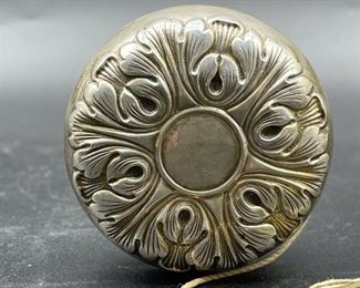 VINTAGE GORHAM STERLING SILVER YO-YO

VINTAGE GORHAM STERLING SILVER YO-YO
-70 GRAMS TOTAL WEIGHT (WEIGHTED)
-VERY GOOD OVERALL CONDITION