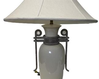 SOUTHWEST STYLE CRACKLE GLAZE TABLE LAMP 35"
SOUTHWEST STYLE CRACKLE GLAZE TABLE LAMP
-35" X 10" DIAMETER
-13" X 23" DIAMETER TO SHADE
-VERY GOOD OVERALL CONDITION
-DP22522