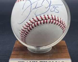 FRANK THOMAS AUTOGRAPH BASEBALL IN DISPLAY
FRANK THOMAS AUTOGRAPH BASEBALL IN LUCITE DISPLAY
-LEGENDARY CHICAGO WHITE SOX ROOKIE SENSATION
-COLLECTIBLE MAJOR LEAGUE BASEBALL MLB SPORTS MEMORABILIA
-VERY GOOD CONDITION , NOT AUTHENTICATED
-DP12522
