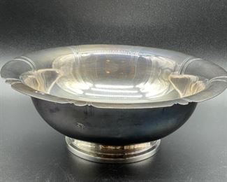 HAMILTON STERLING SILVER FOOTED BOWL 572 G

VINTAGE HAMILTON STERLING SILVER FOOTED BOWL
-572 G
-3.5" X 9" DIAMETER APPROX
-VERY GOOD OVERALL CONDITION
-DP22522