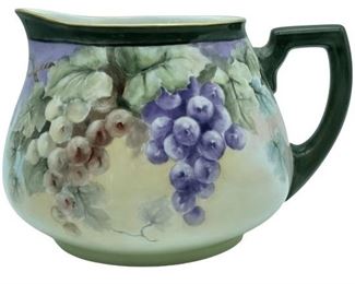 LIMOGES FRANCE PORCELAIN CIDER PITCHER 8"
LIMOGES FRANCE PORCELAIN CIDER PITCHER WITH FLOWER MOTIF
-6" X 8" X 5" APPROX
-VERY GOOD CONDITION
-DP22822