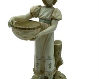 ANTIQUE ROYAL WORCESTER WATER CARRIER FIGURINE 10"
ANTIQUE JAMES HADLEY ROYAL WORCESTER FEMALE FIGURINE WITH BASKET
-8" x 3.5" DIAMETER APPROX
-C 1890'S
-VERY GOOD CONDITION
-DP22322