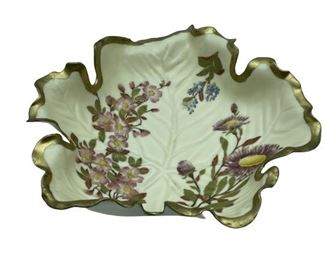 ANTIQUE ROYAL WORCESTER RUFFLED PLATE 10"

JAMES HADLEY ROYAL WORCESTER RUFFLED PLATE / SCALLOPED EDGE BOWL
-STAMPED 712
-C.1889
-3" X 10" DIAMETER APPROX
-VERY GOOD CONDITION
-DP22322