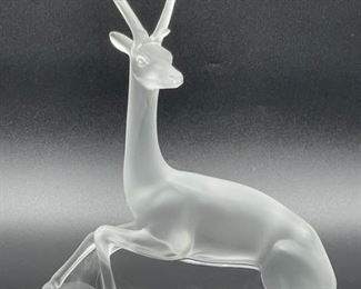 LALIQUE RECUMBENT DEER STAG GLASS FIGURINE 10"
VINTAGE LALIQUE RECUMBENT DEER STAG FIGURINE | COLLECTIBLE ART GLASS
-10" X 8" X 2" APPROX
-VERY GOOD CONDITION