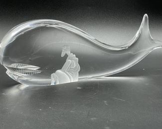 KOSTA BODA JONAH & THE WHALE GLASS FIGURINE 12"

KOSTA BODA JONAH & THE WHALE GLASS FIGURINE | COLLECTIBLE CRYSTAL GLASS ACCESORIES HOME DE3COR
-5" x 12" x 2" APPROX
-VERY GOOD CONDITION
-DP22422