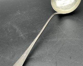 VINTAGE STERLING SILVER SERVING SPOON LADLE 174 G

VINTAGE STERLING SILVER SERVING SPOON LADLE
-174 GRAMS
-GOOD OVERALL CONDITION
-DP22522