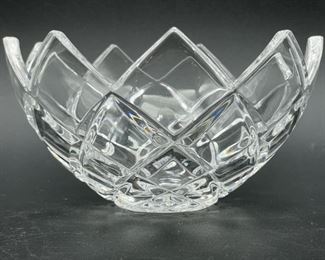 VINTAGE AMERICAN CLEAR CUT GLASS BOWL 6"

VINTAGE AMERICAN CLEAR CUT GLASS BOWL
-3" X 6" DIAMETER
-VERY GOOD CONDITION
-DP22822