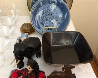 dishes & doll / decor