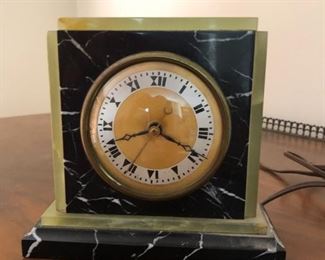 electric mantel clock
