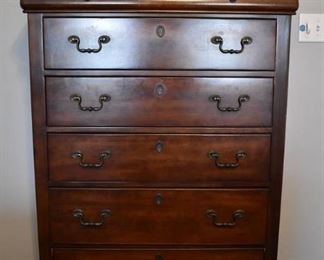 Traditional 6 Drawer Chest of Drawers