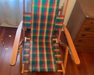 Nice Beach Wood Lounge Chair w/foot rest