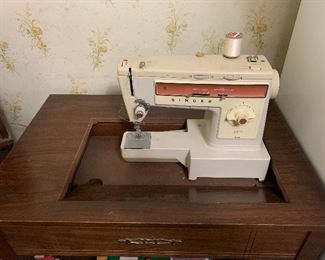 Singer Flip Top Sowing Machine - Working