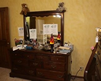 Dresser w/ Mirror